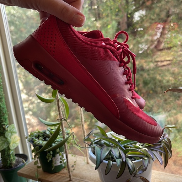 Red Nike Thea - Picture 8 of 9